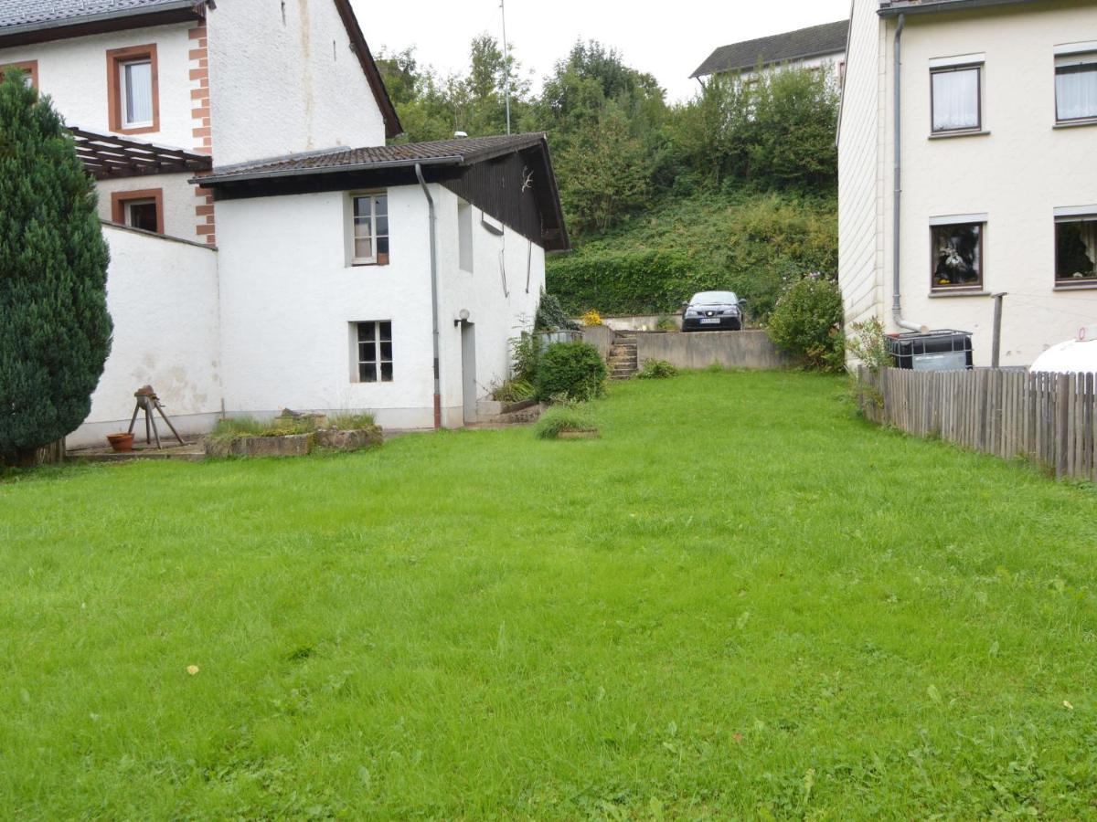 Very Comfortable House With Bathrooms And A Garden Mürlenbach Zimmer foto