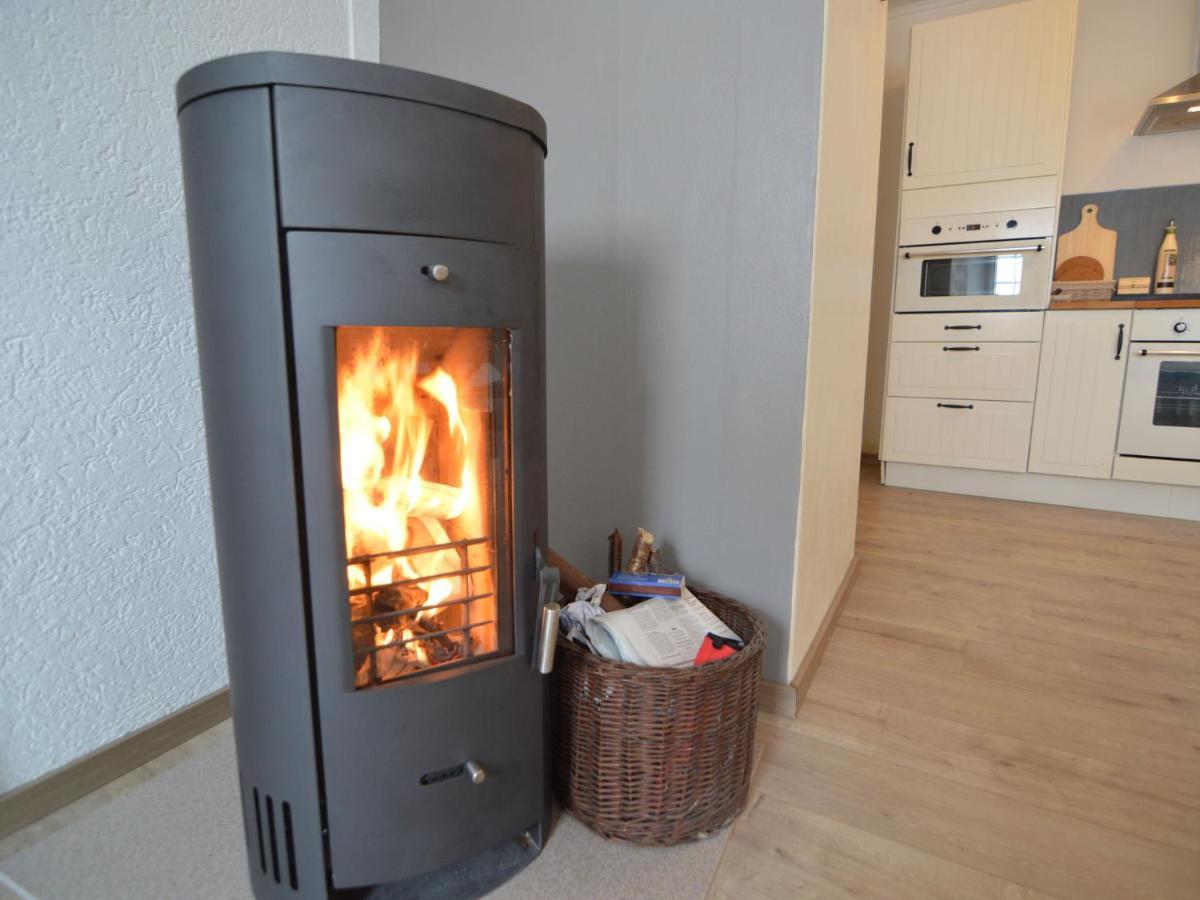 Very Comfortable House With Bathrooms And A Garden Mürlenbach Zimmer foto